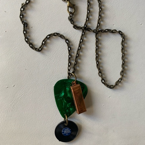 Necklace harmonica guitar pick record album green - Picture 6 of 8
